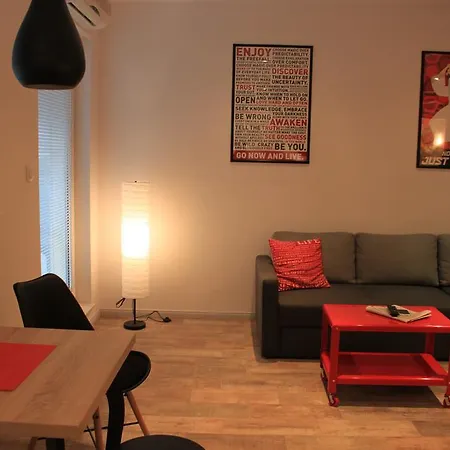 Apartament Kamienna Gora شقة *